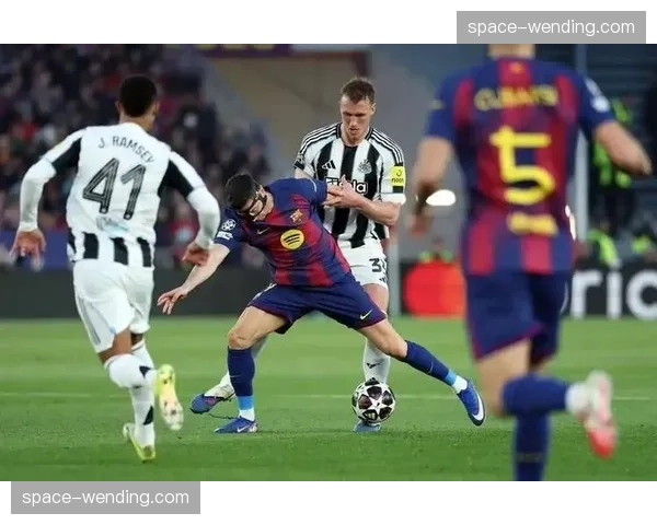 社论:在功利足球与精彩对攻之间,现代欧冠联赛的平衡点何在? 社论:在功利足球与精彩对攻之间,现代欧冠联赛的平衡点何在?