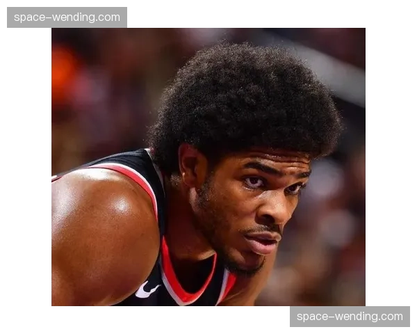 开拓者新星斯科特·亨德森因违反球队规定被内部禁赛一场 开拓者新星斯科特·亨德森因违反球队规定被内部禁赛一场